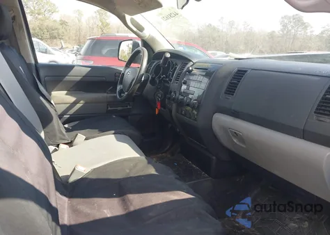 2011 Toyota Tundra Grade 4.6L V8 z USA, uszkodzony, nr VIN 5TFRM5F14BX034610